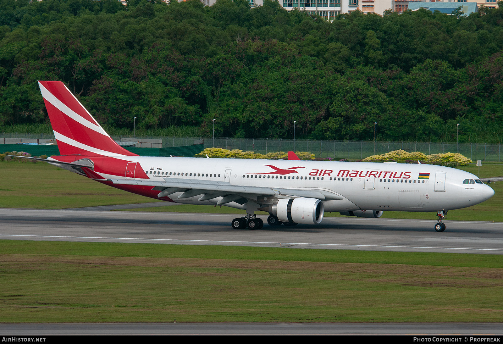 Aircraft Photo of 3B-NBL | Airbus A330-202 | Air Mauritius | AirHistory.net #564647