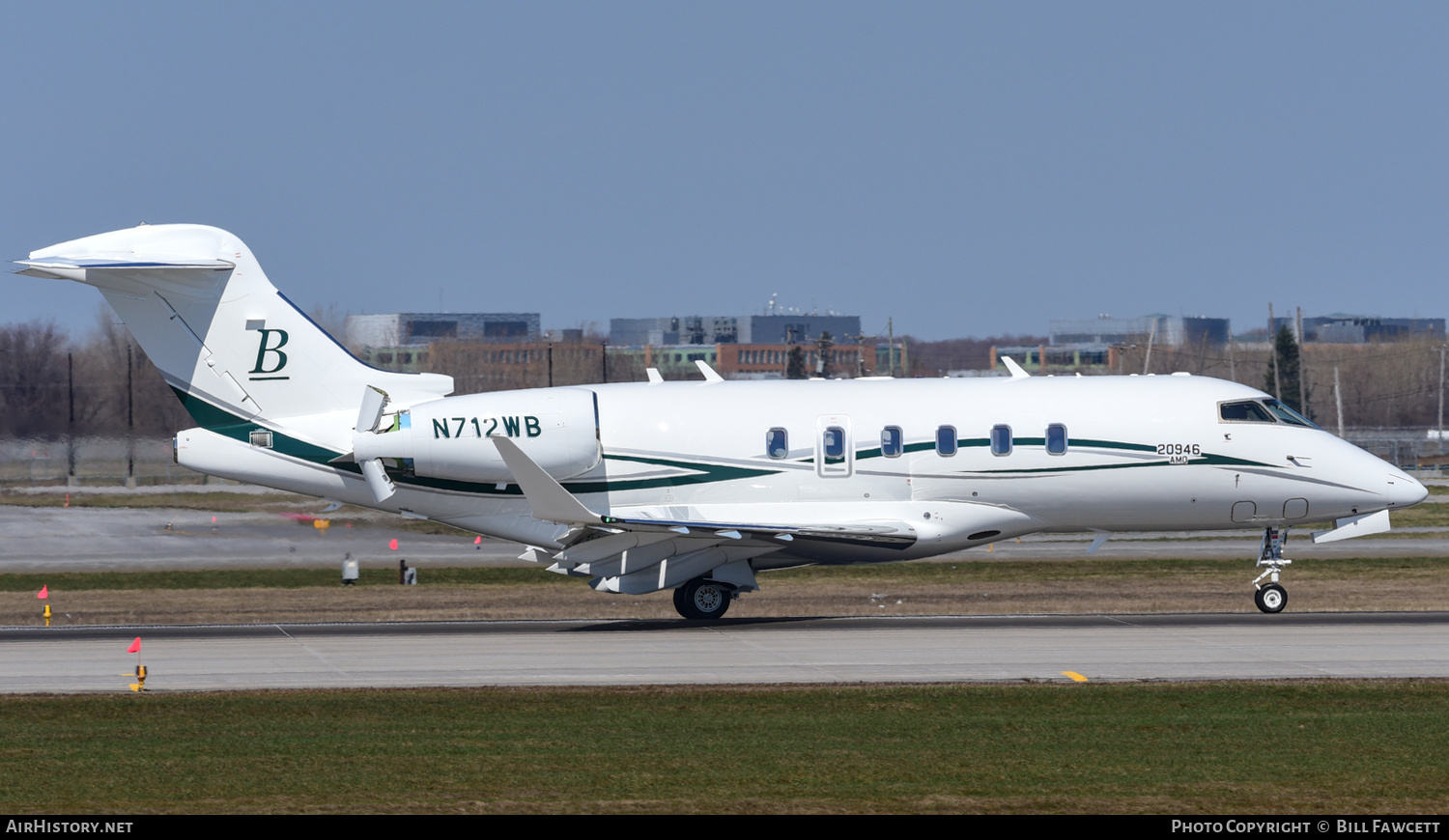 Aircraft Photo of N712WB | Bombardier Challenger 350 (BD-100-1A10) | AirHistory.net #564762