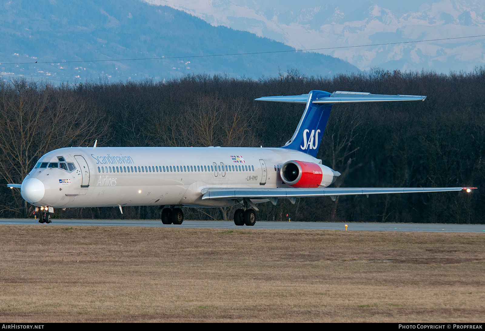 Aircraft Photo of LN-RMO | McDonnell Douglas MD-82 (DC-9-82) | Scandinavian Airlines - SAS | AirHistory.net #565014