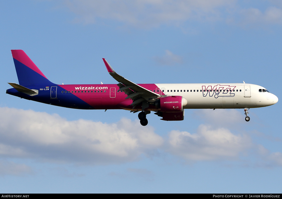 Aircraft Photo of HA-LZW | Airbus A321-271NX | Wizz Air | AirHistory.net #565042