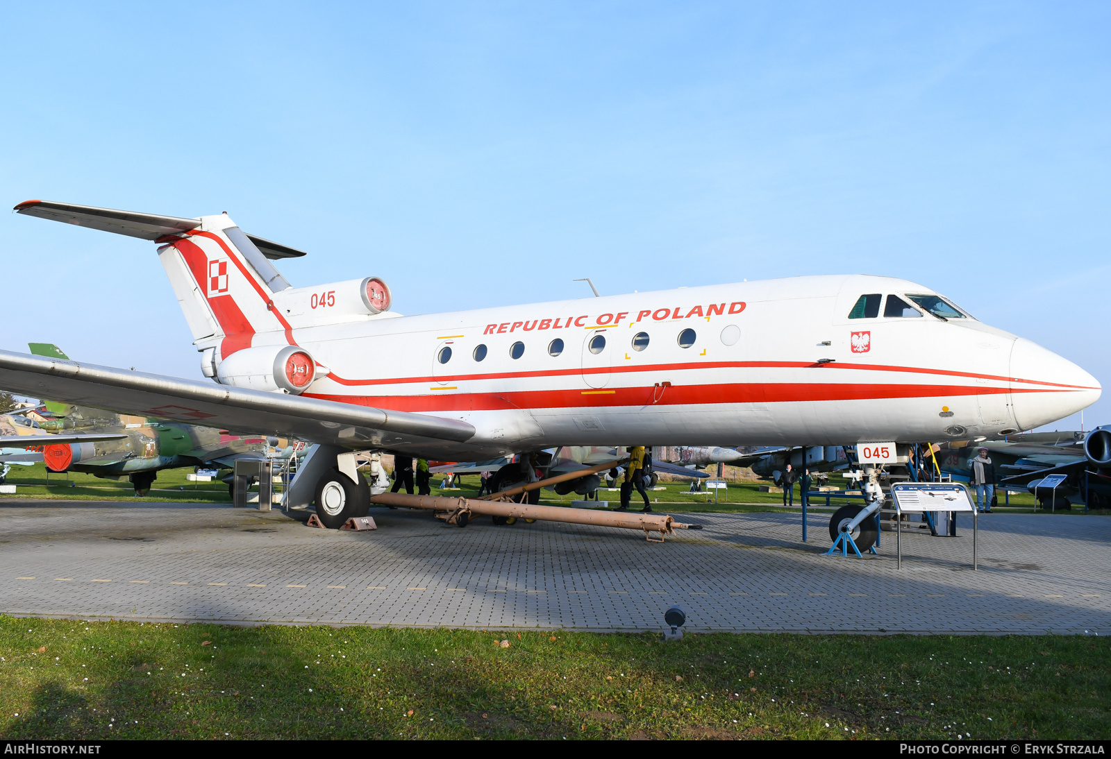 Aircraft Photo of 045 | Yakovlev Yak-40 | Poland - Air Force | AirHistory.net #565228