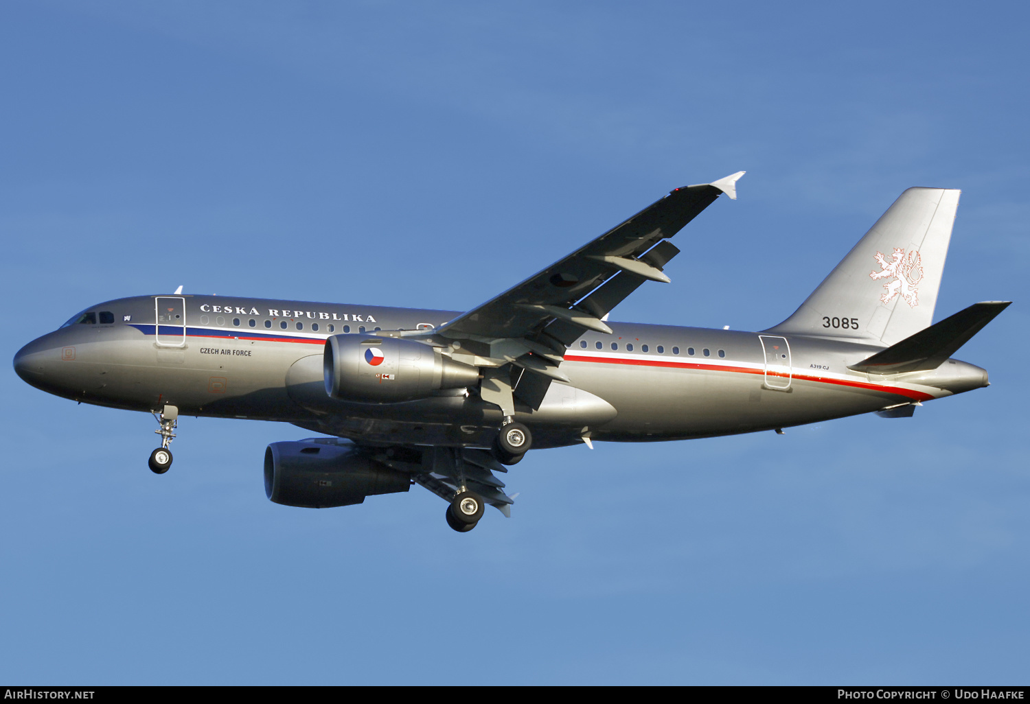 Aircraft Photo of 3085 | Airbus ACJ319 (A319-115/CJ) | Czechia - Air Force | AirHistory.net #565339