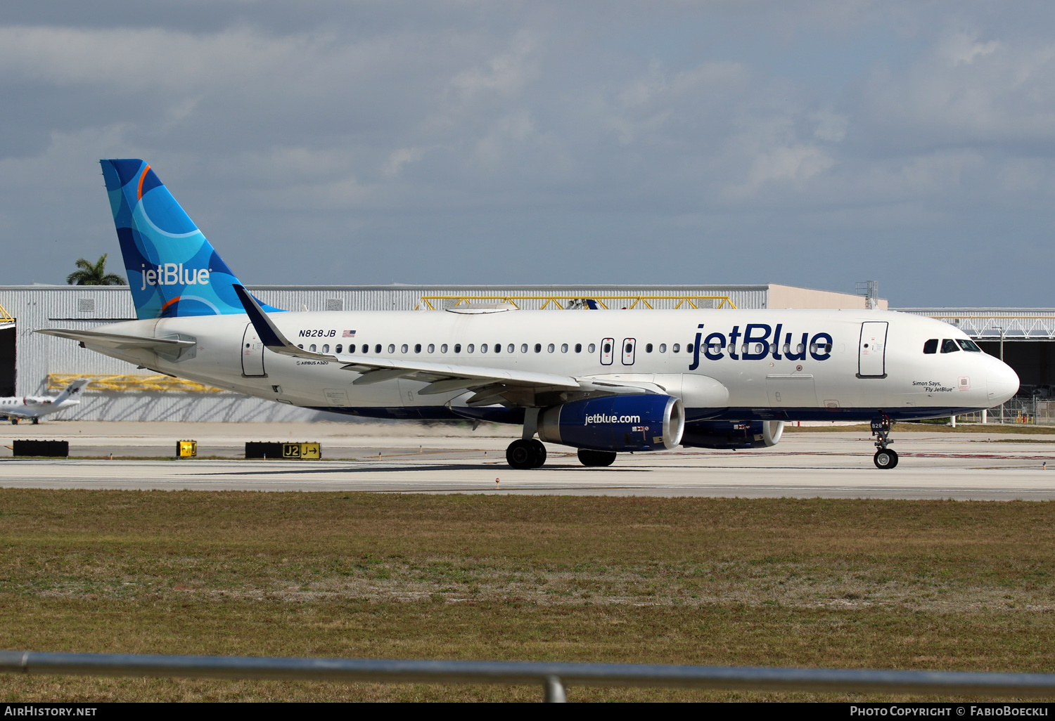 Aircraft Photo of N828JB | Airbus A320-232 | JetBlue Airways | AirHistory.net #565390