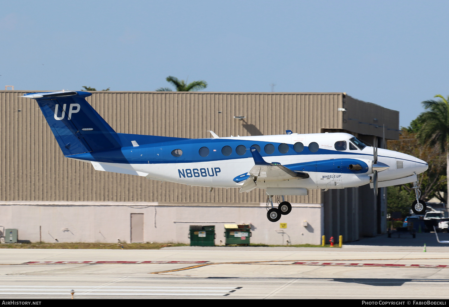 Aircraft Photo of N868UP | Beechcraft 350i King Air (B300) | Wheels Up | AirHistory.net #565396