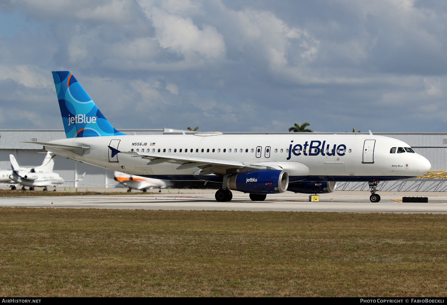 Aircraft Photo of N556JB | Airbus A320-232 | JetBlue Airways | AirHistory.net #565424