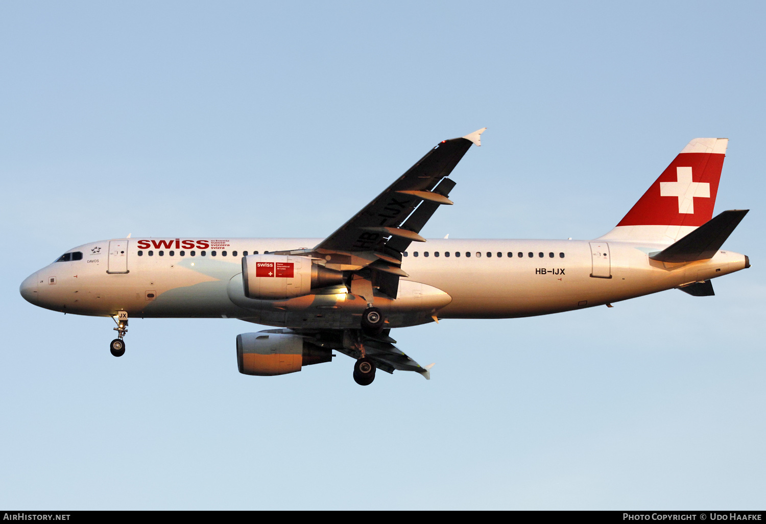 Aircraft Photo of HB-IJX | Airbus A320-214 | Swiss International Air Lines | AirHistory.net #565428