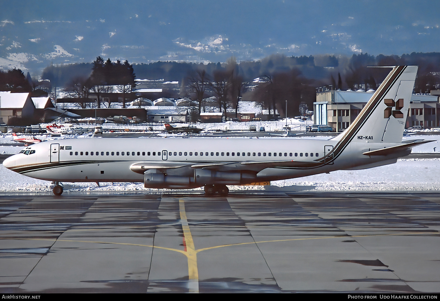 Aircraft Photo of HZ-KA1 | Boeing 720-047B | Sheikh Kamal Adham | AirHistory.net #565465