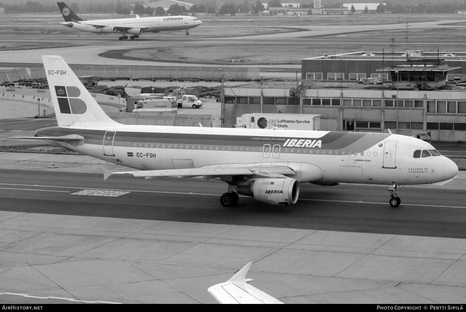 Aircraft Photo of EC-FGH | Airbus A320-211 | Iberia | AirHistory.net #565466