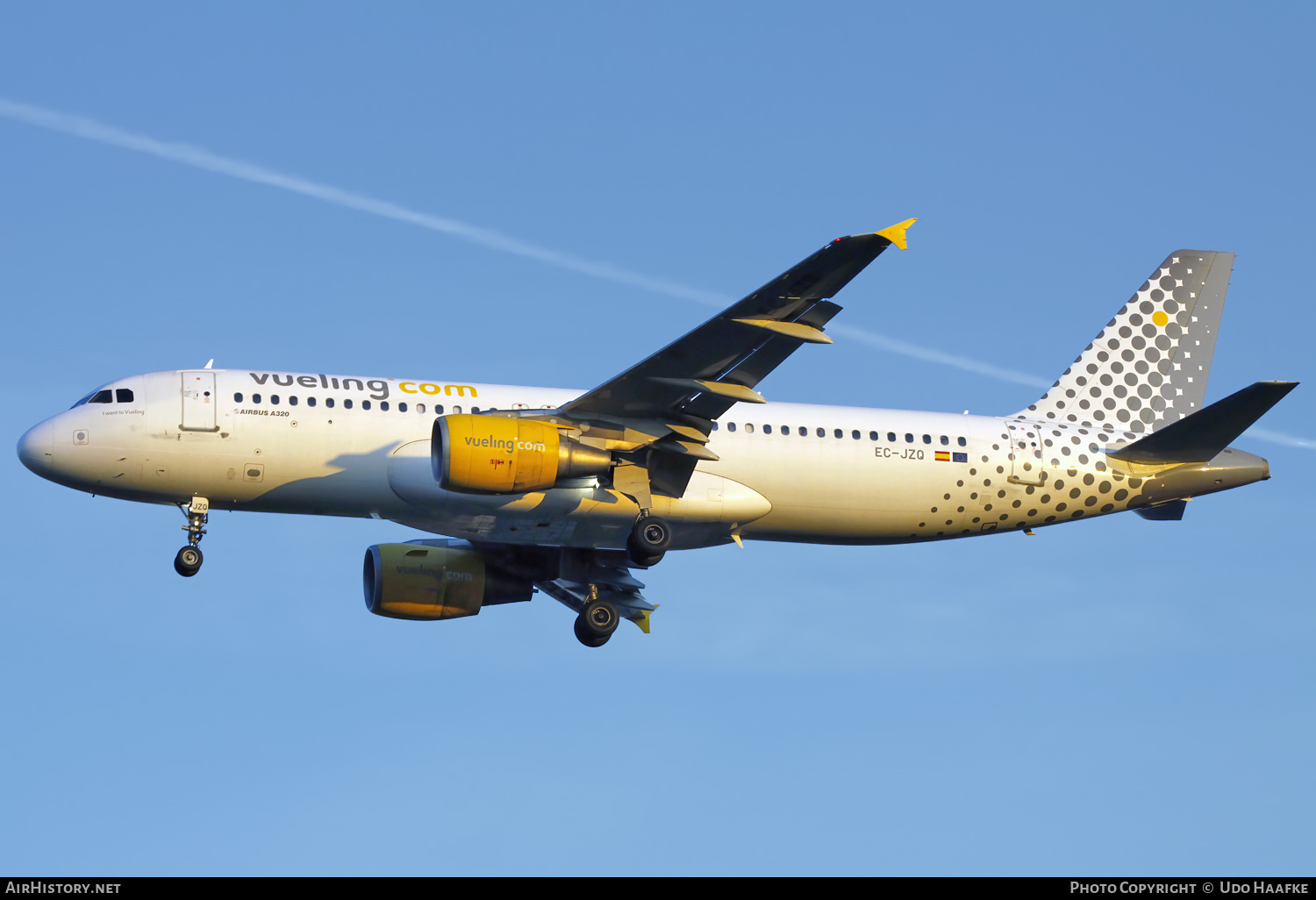 Aircraft Photo of EC-JZQ | Airbus A320-214 | Vueling Airlines | AirHistory.net #565531