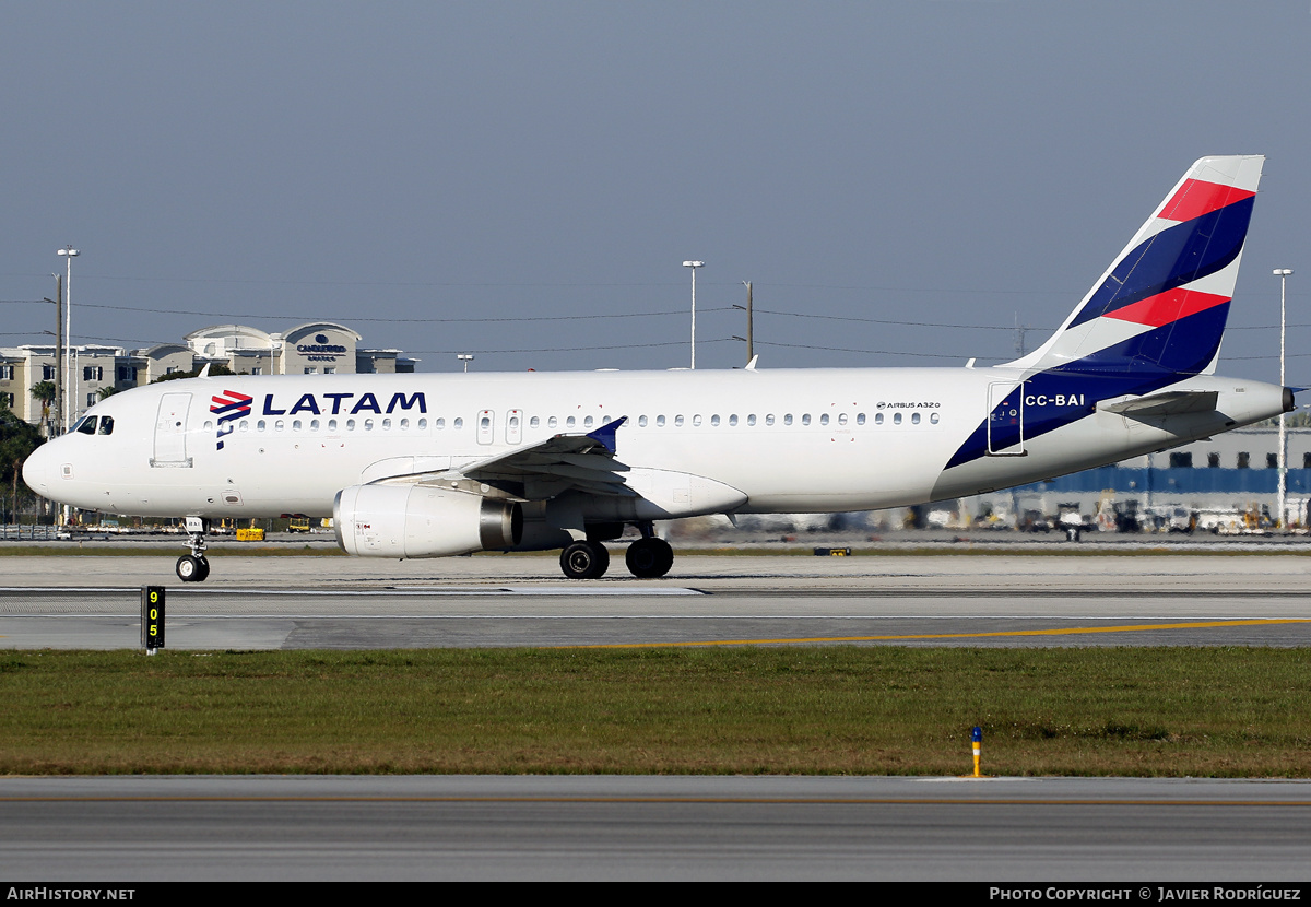 Aircraft Photo of CC-BAI | Airbus A320-232 | LATAM Airlines | AirHistory.net #565657