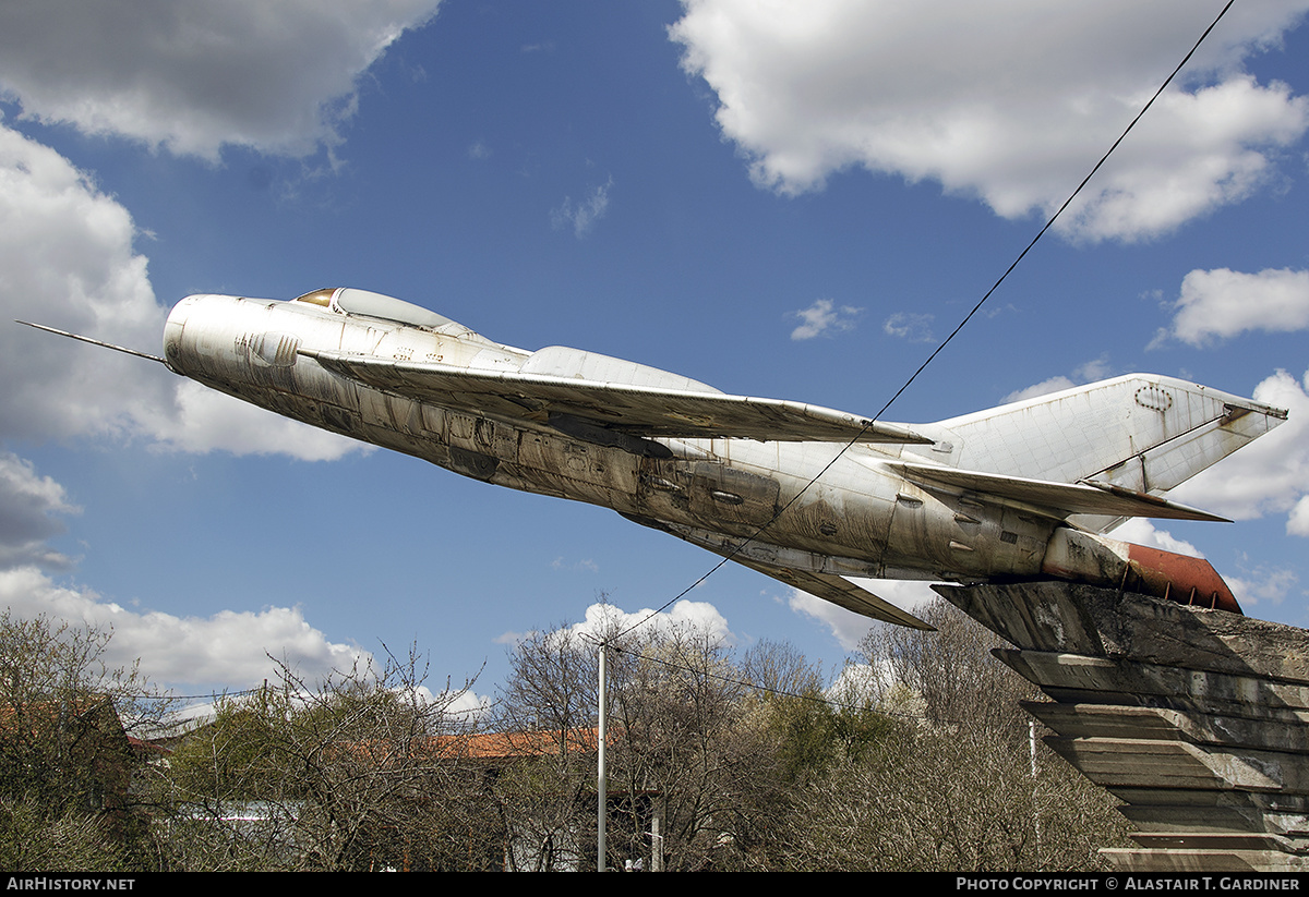 Aircraft Photo of 025 | Mikoyan-Gurevich MiG-19S | Bulgaria - Air Force | AirHistory.net #565785