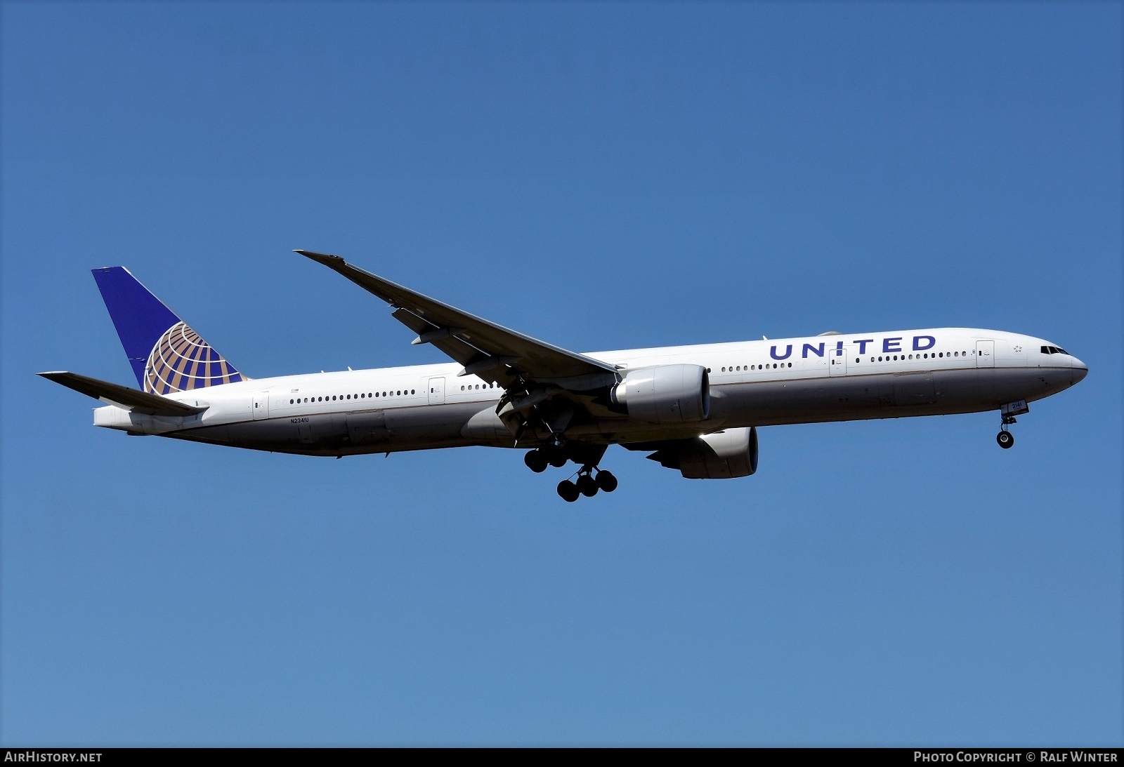 Aircraft Photo of N2341U | Boeing 777-300/ER | United Airlines | AirHistory.net #565962