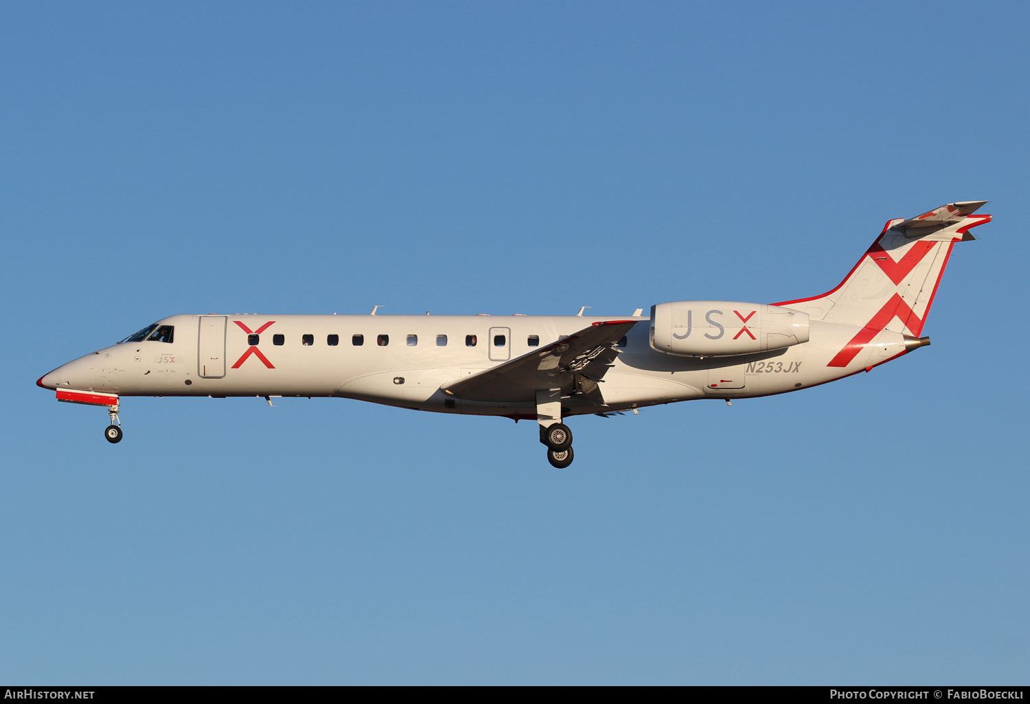 Aircraft Photo of N253JX | Embraer ERJ-135LR (EMB-135LR) | JetSuiteX - JSX | AirHistory.net #566217