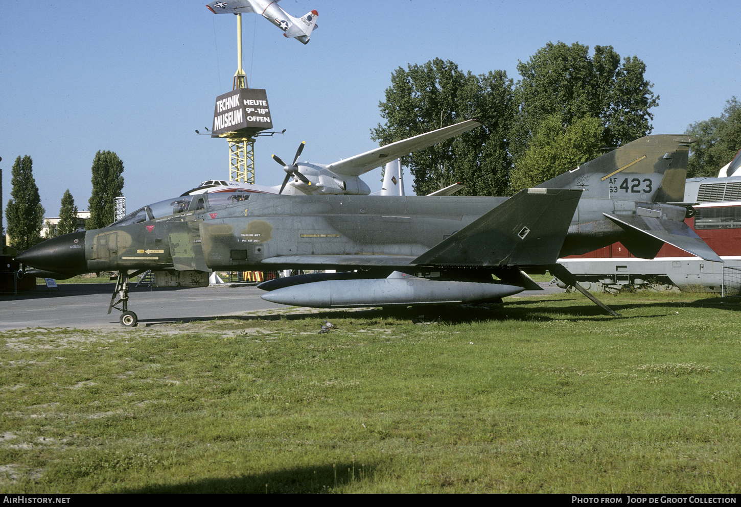 Aircraft Photo of 63-7423 / AF63-423 | McDonnell F-4C Phantom II | USA - Air Force | AirHistory.net #566275