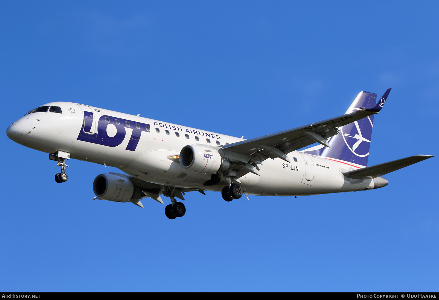 Aircraft Photo of SP-LIN | Embraer 175LR (ERJ-170-200LR) | LOT Polish Airlines - Polskie Linie Lotnicze | AirHistory.net #566289