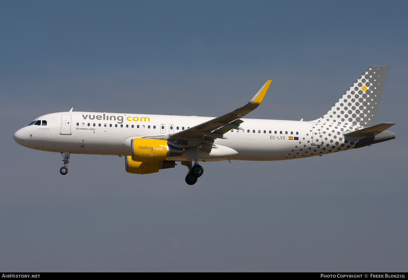Aircraft Photo of EC-LVX | Airbus A320-214 | Vueling Airlines | AirHistory.net #566309