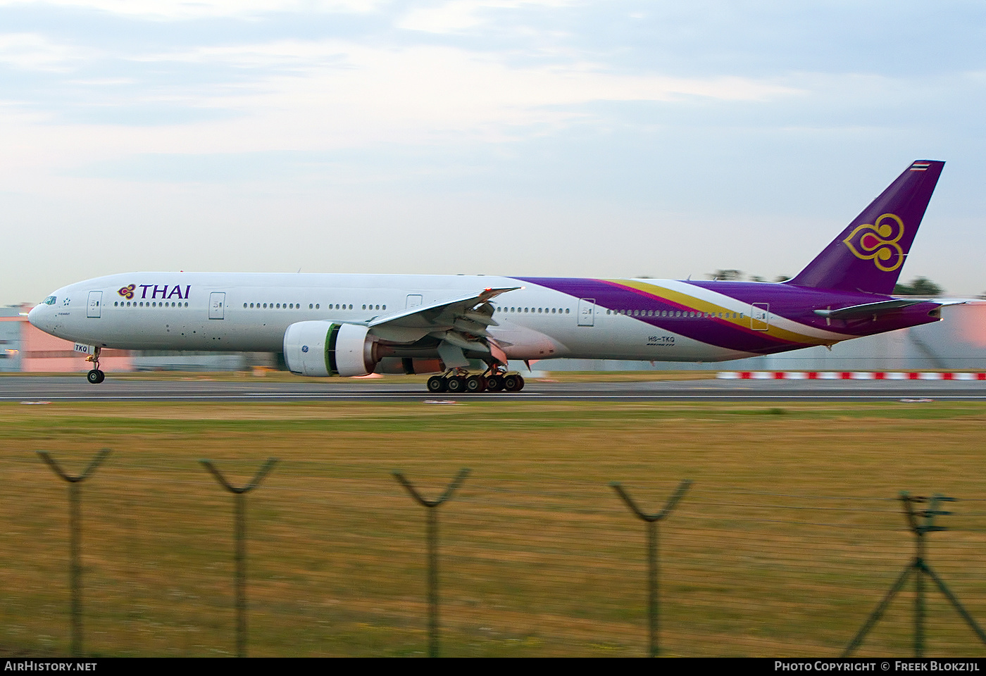 Aircraft Photo of HS-TKQ | Boeing 777-3AL/ER | Thai Airways International | AirHistory.net #566377