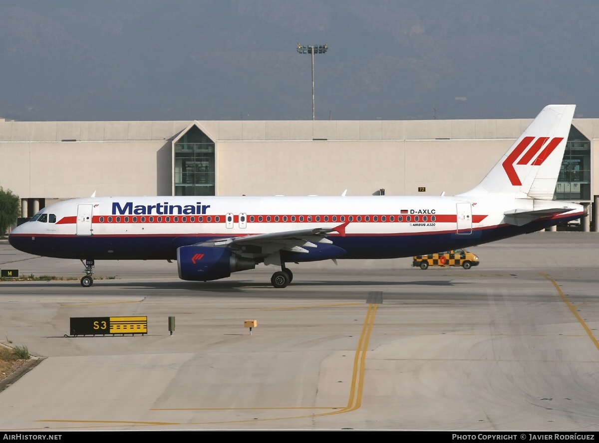 Aircraft Photo of D-AXLC | Airbus A320-214 | Martinair | AirHistory.net #566442