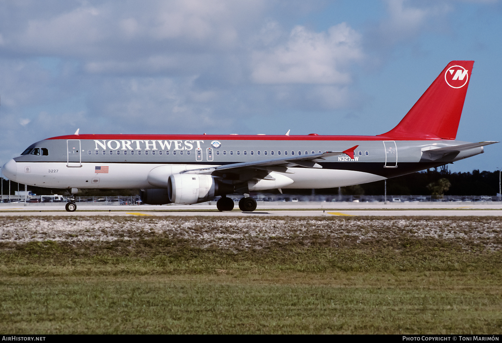 Aircraft Photo of N327NW | Airbus A320-211 | Northwest Airlines | AirHistory.net #566636