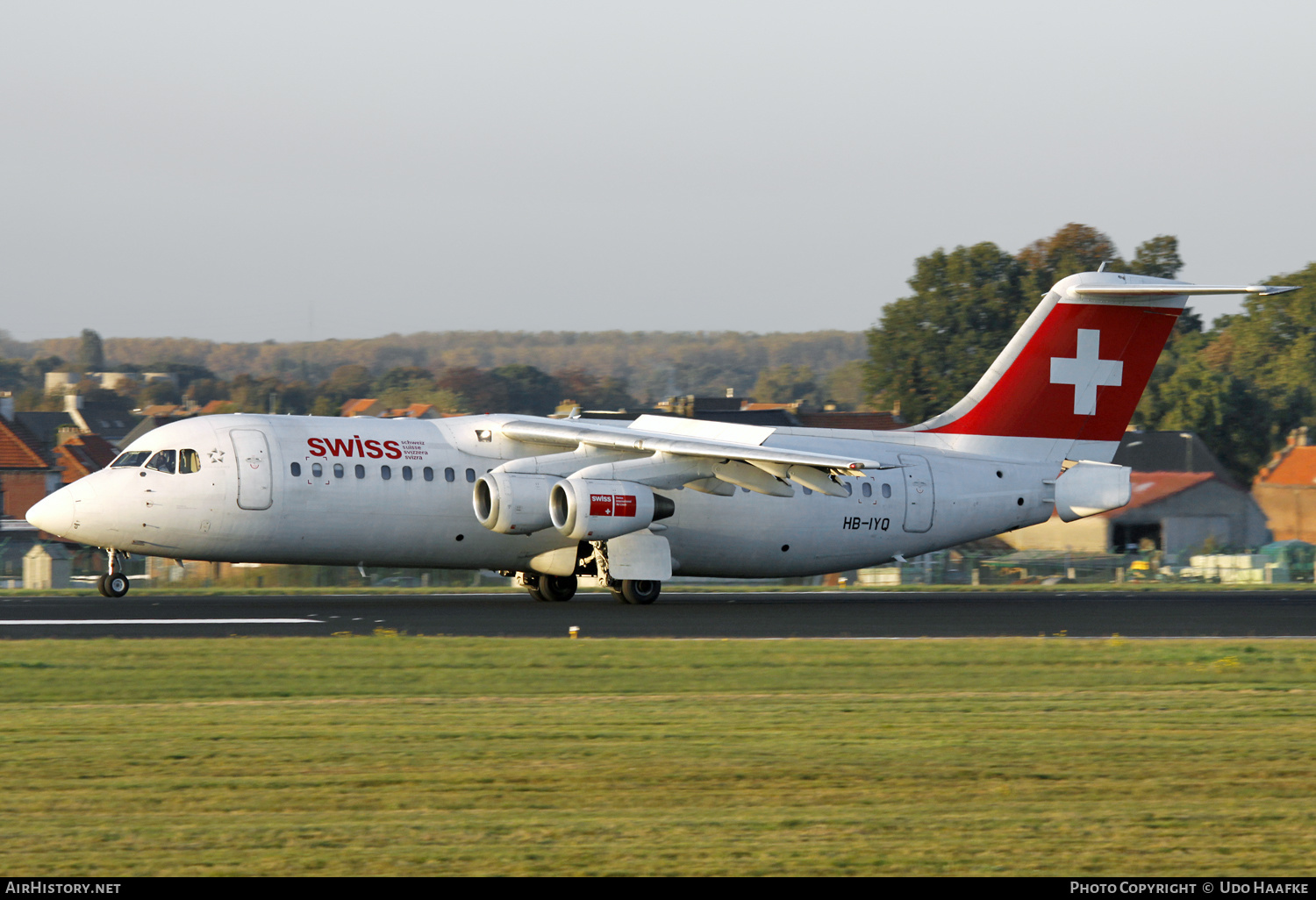 Aircraft Photo of HB-IYQ | BAE Systems Avro 146-RJ100 | Swiss International Air Lines | AirHistory.net #566719