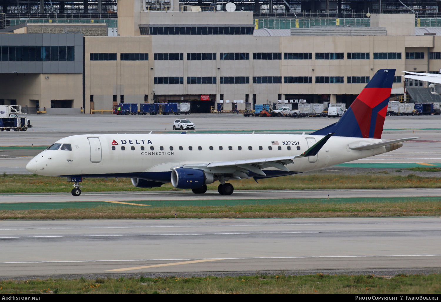 Aircraft Photo of N272SY | Embraer 175LL (ERJ-170-200LL) | Delta Connection | AirHistory.net #567072