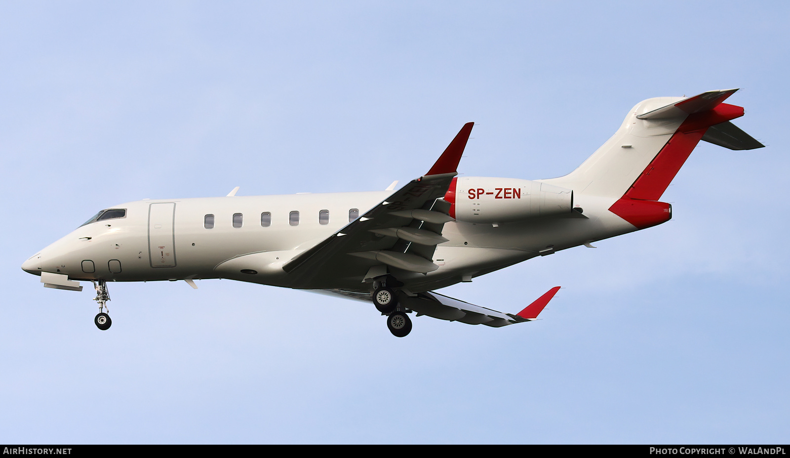 Aircraft Photo of SP-ZEN | Bombardier Challenger 350 (BD-100-1A10) | AirHistory.net #567090