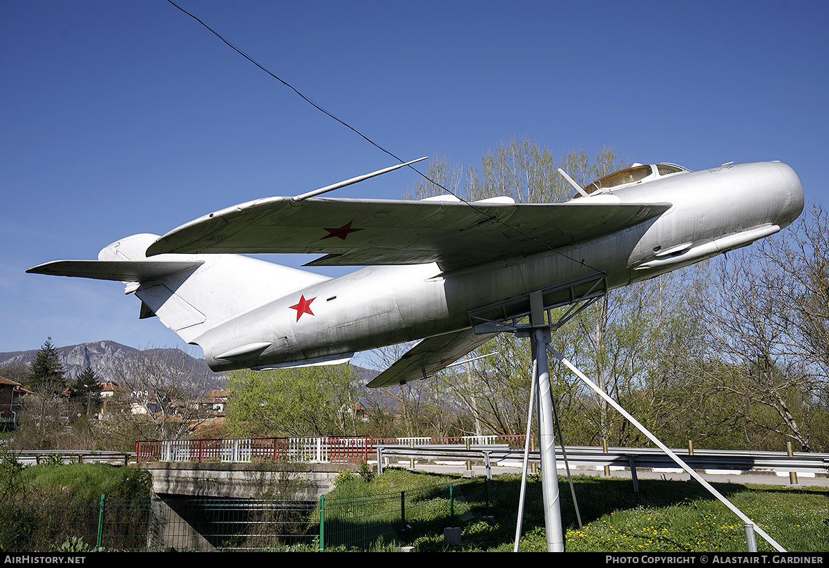 Aircraft Photo of 118 | Mikoyan-Gurevich MiG-17 | Bulgaria - Air Force | AirHistory.net #567245