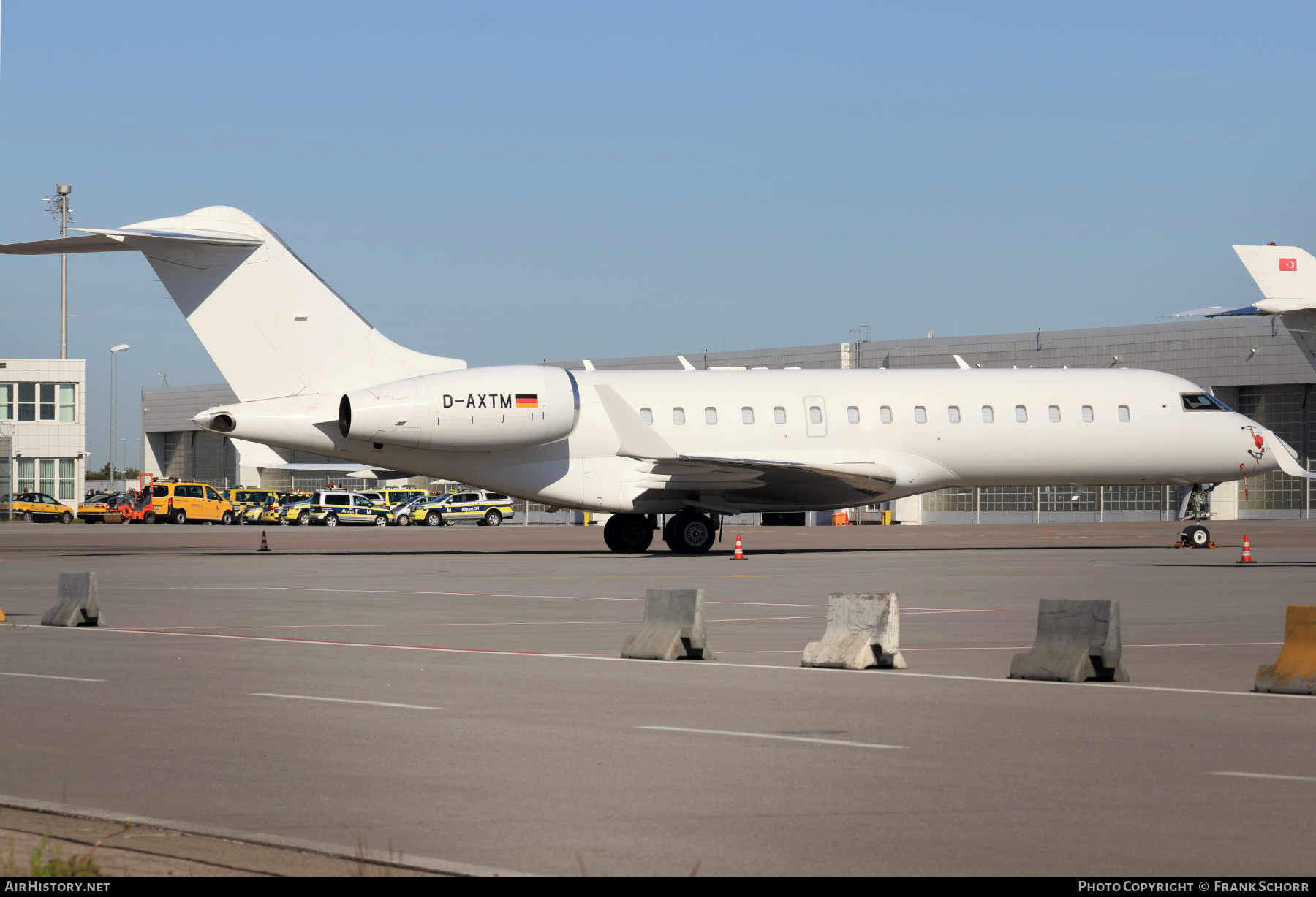 Aircraft Photo of D-AXTM | Bombardier Global Express (BD-700-1A10) | AirHistory.net #567298