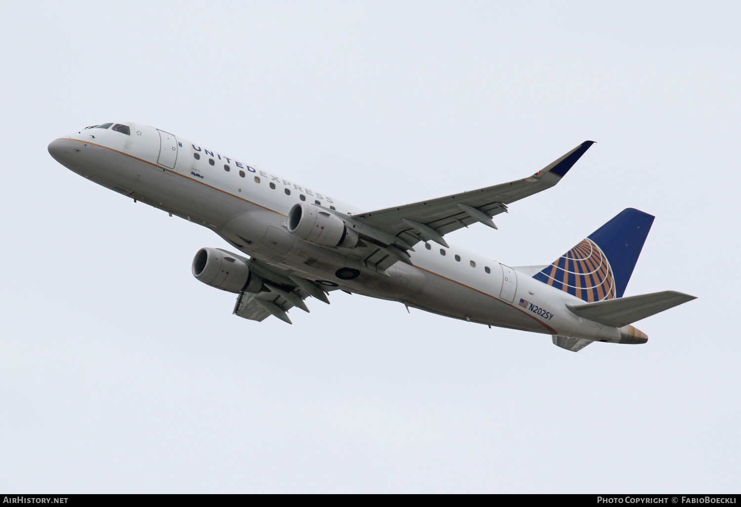 Aircraft Photo of N202SY | Embraer 175LR (ERJ-170-200LR) | United Express | AirHistory.net #567314