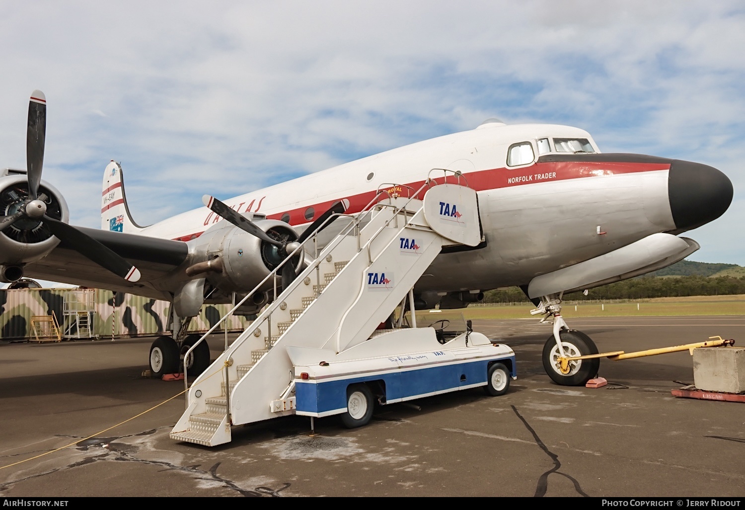 Aircraft Photo of VH-EAY | Douglas C-54E Skymaster | Qantas | AirHistory.net #567411