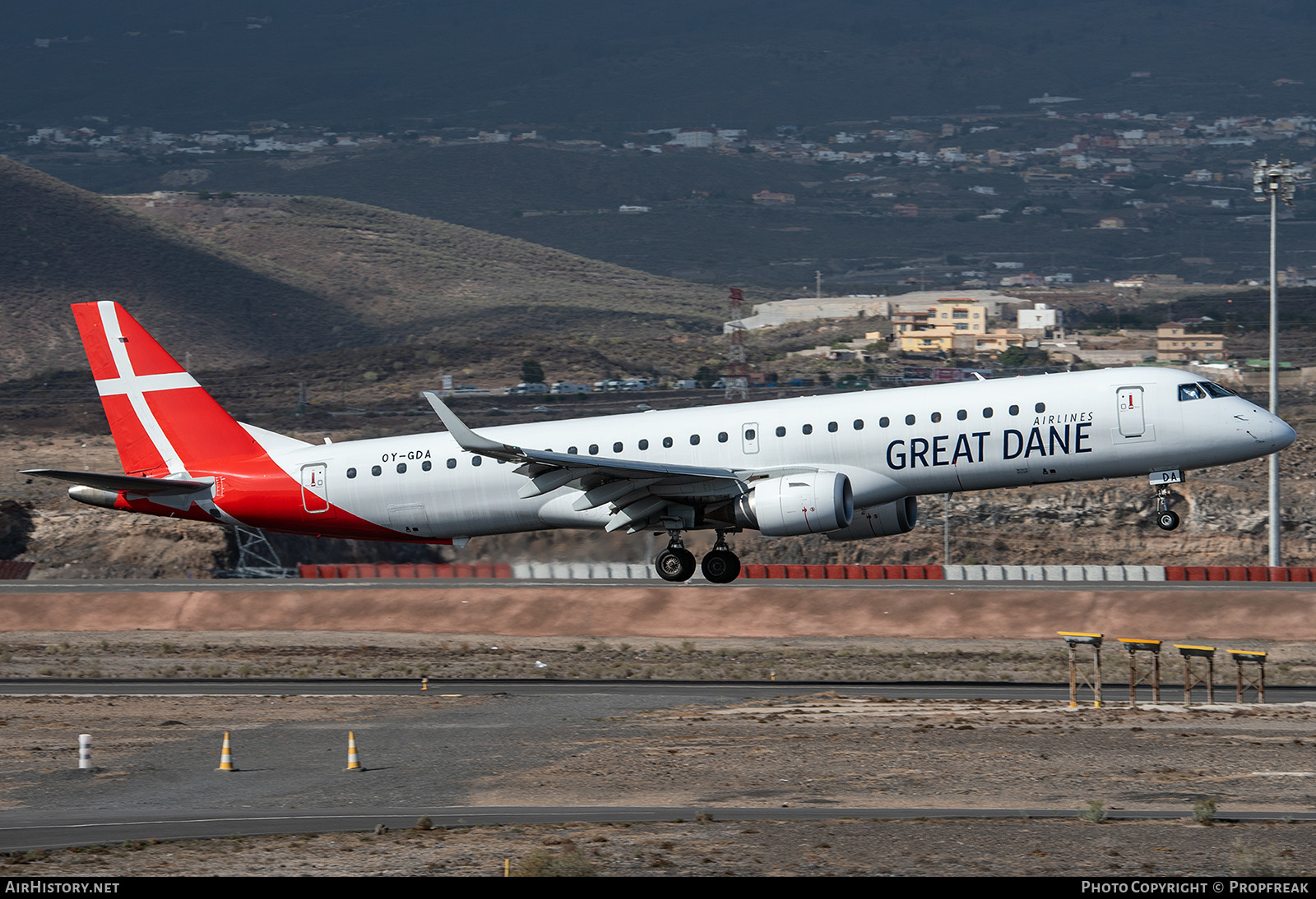 Aircraft Photo of OY-GDA | Embraer 195LR (ERJ-190-200LR) | Great Dane Airlines | AirHistory.net #567771