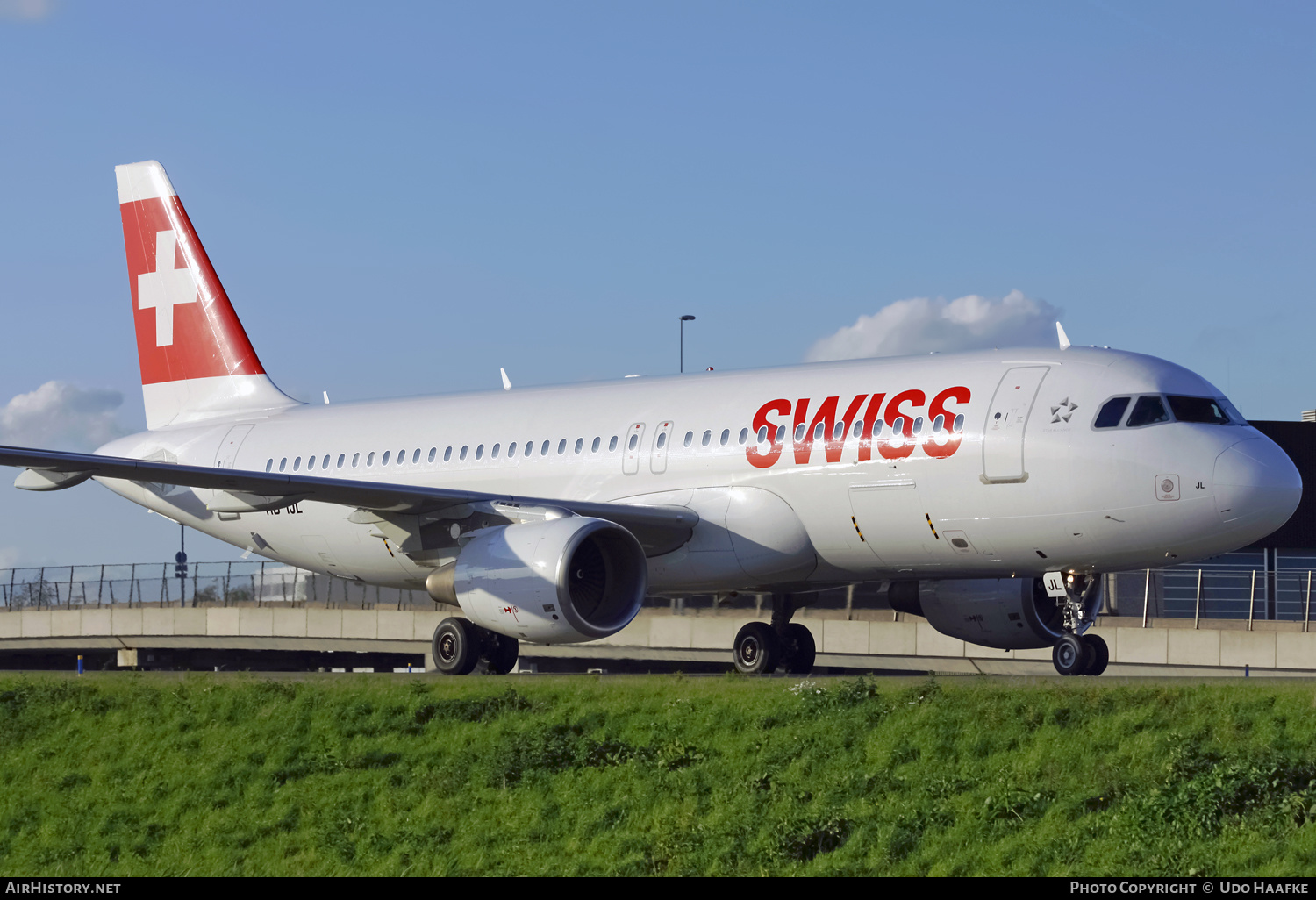 Aircraft Photo of HB-IJL | Airbus A320-214 | Swiss International Air Lines | AirHistory.net #567777