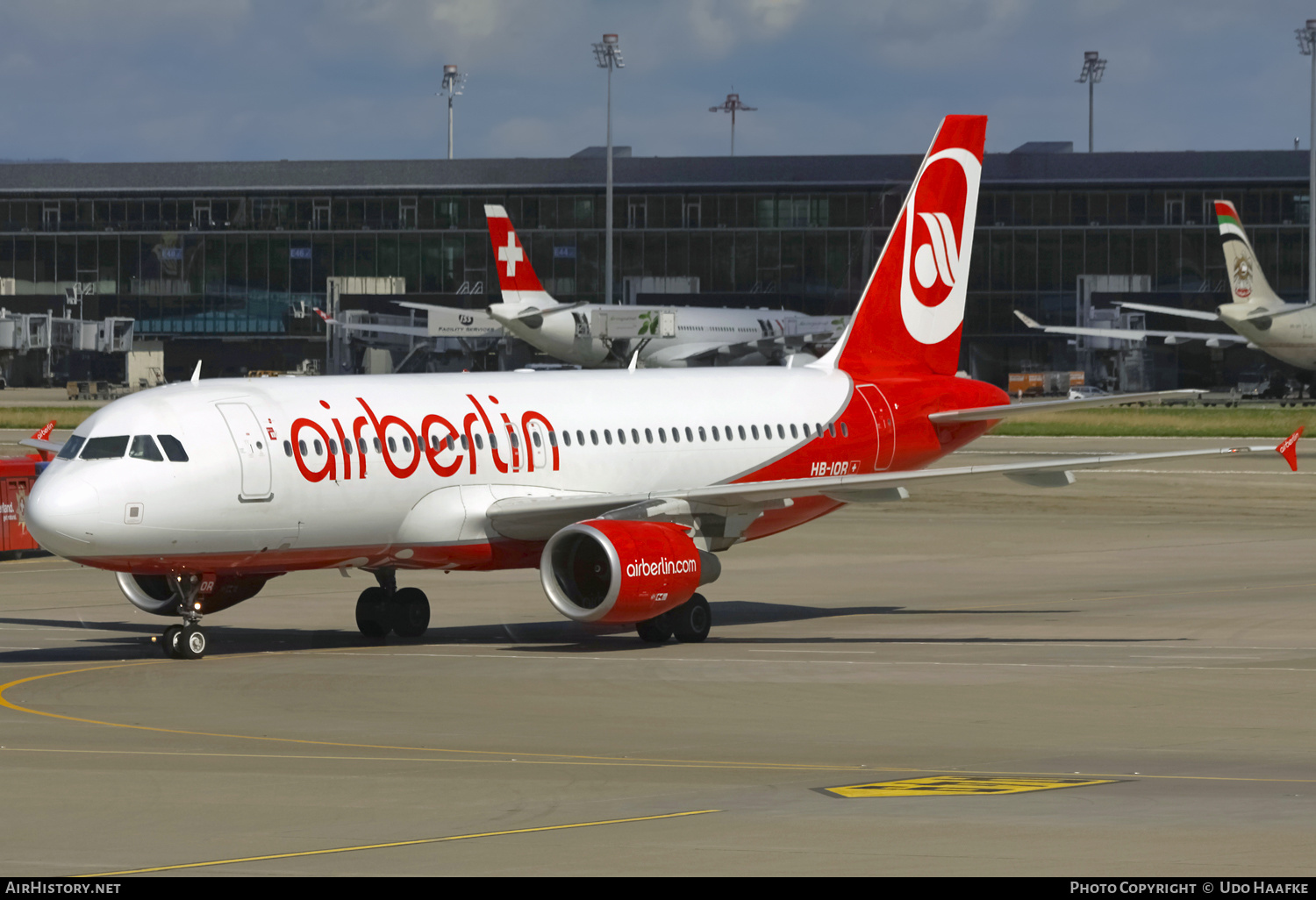 Aircraft Photo of HB-IOR | Airbus A320-214 | Air Berlin | AirHistory.net #567786