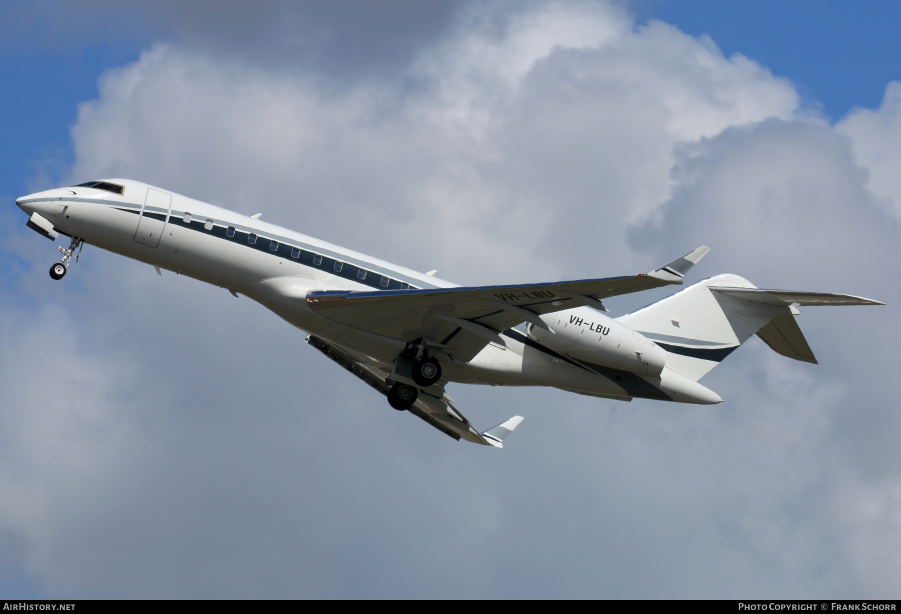 Aircraft Photo of VH-LBU | Bombardier Global Express (BD-700-1A10) | AirHistory.net #567813