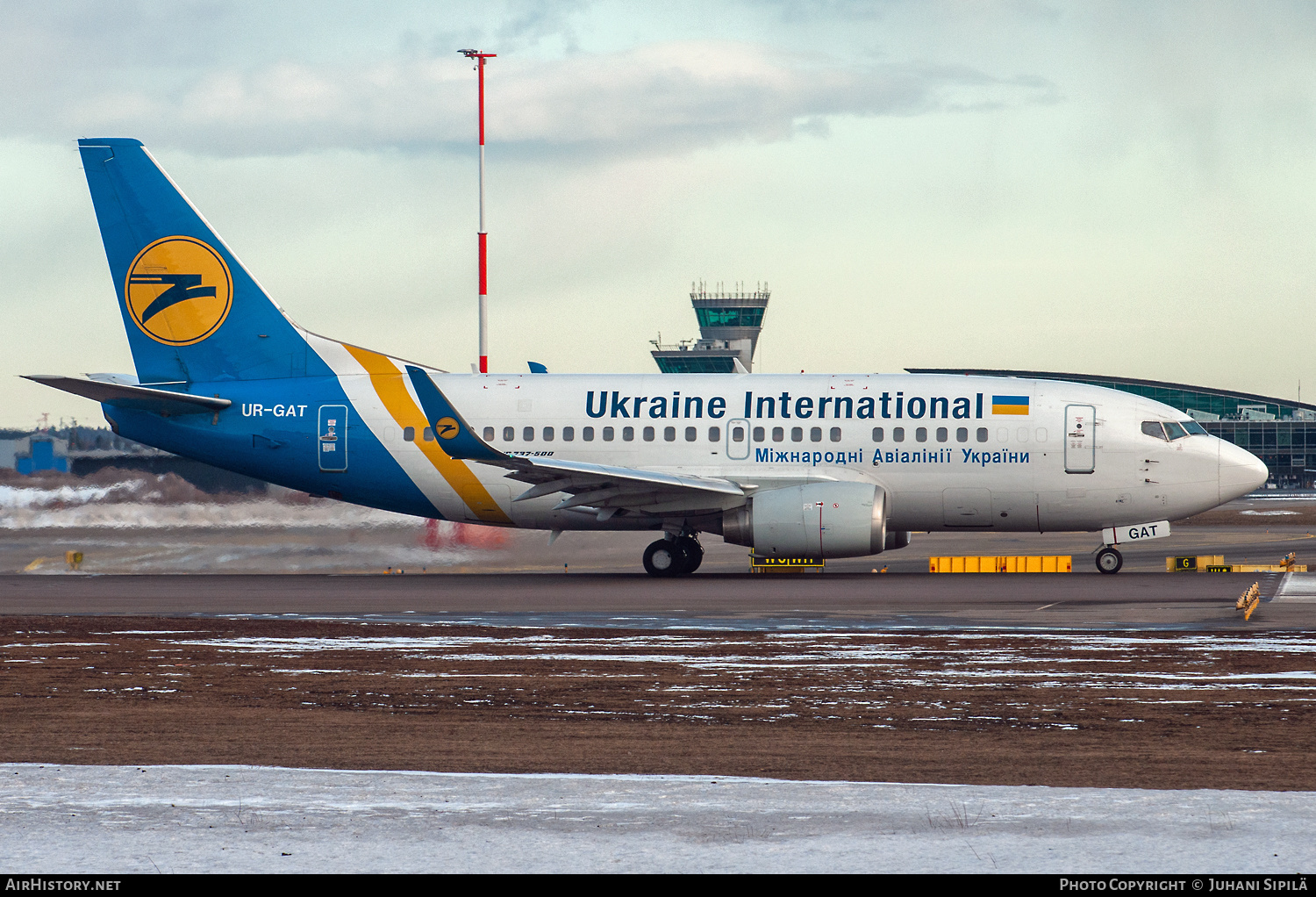 Aircraft Photo of UR-GAT | Boeing 737-528 | Ukraine International Airlines | AirHistory.net #567876