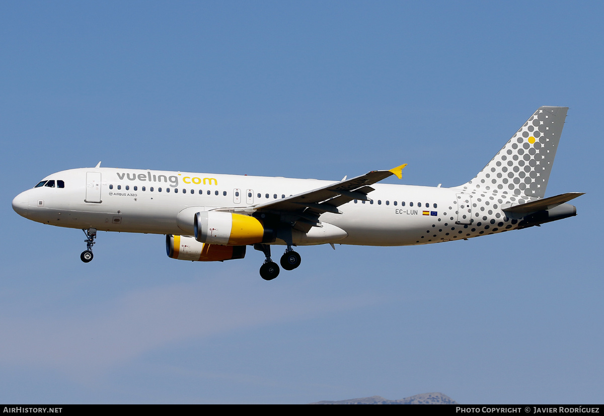 Aircraft Photo of EC-LUN | Airbus A320-232 | Vueling Airlines | AirHistory.net #567936