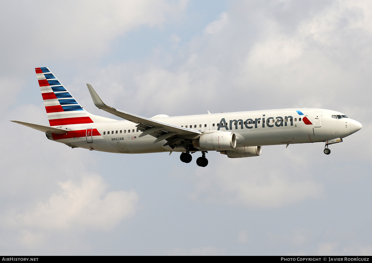 Aircraft Photo of N962AN | Boeing 737-823 | American Airlines | AirHistory.net #567946