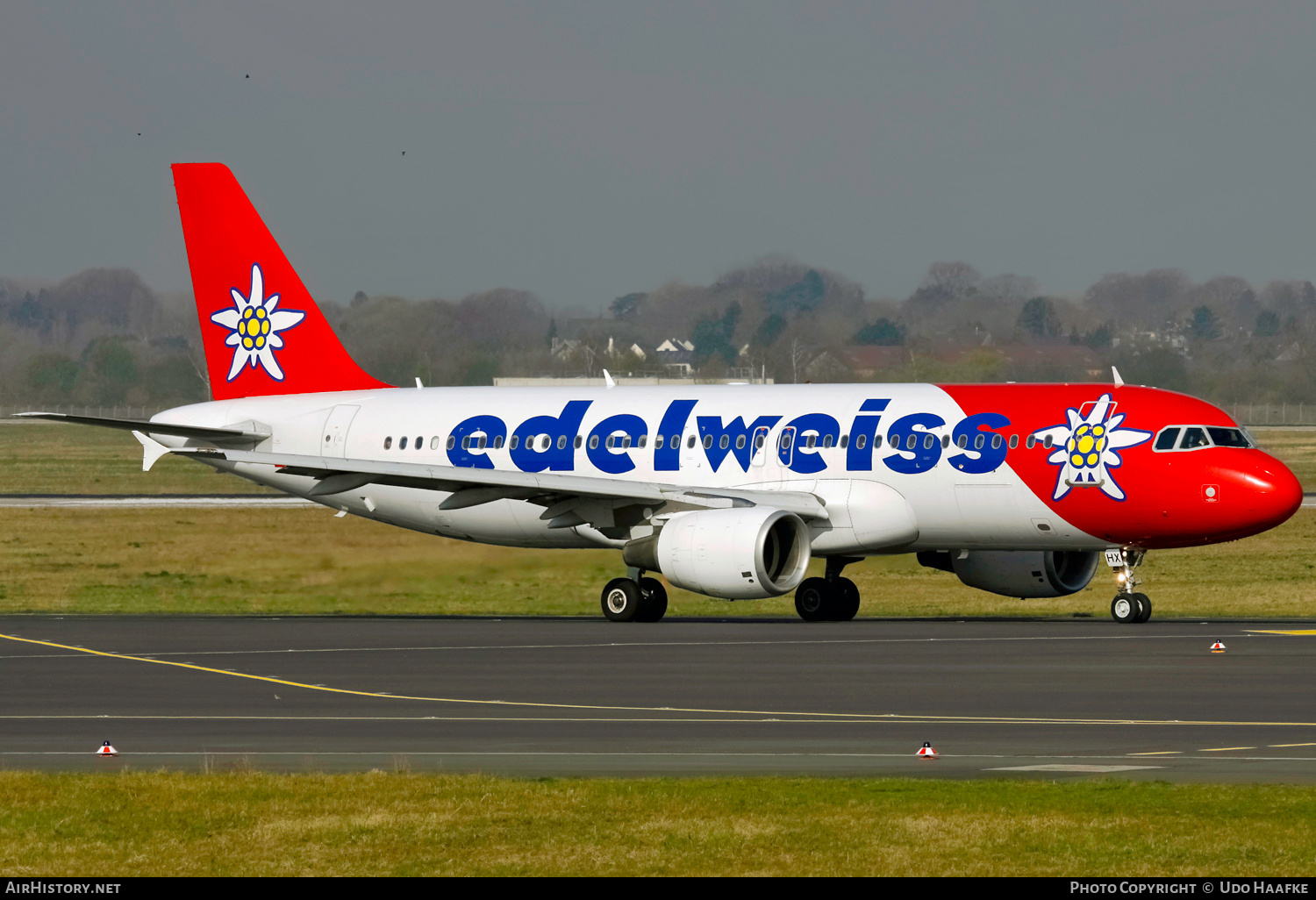 Aircraft Photo of HB-IHX | Airbus A320-214 | Edelweiss Air | AirHistory.net #567958