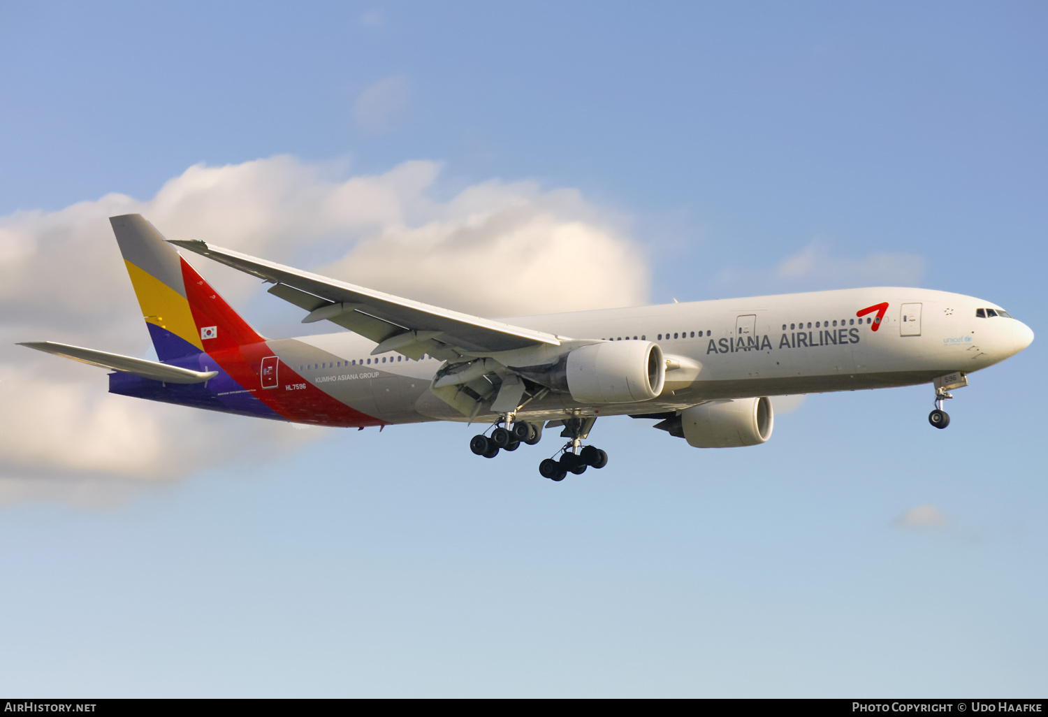 Aircraft Photo of HL7596 | Boeing 777-28E/ER | Asiana Airlines | AirHistory.net #567966