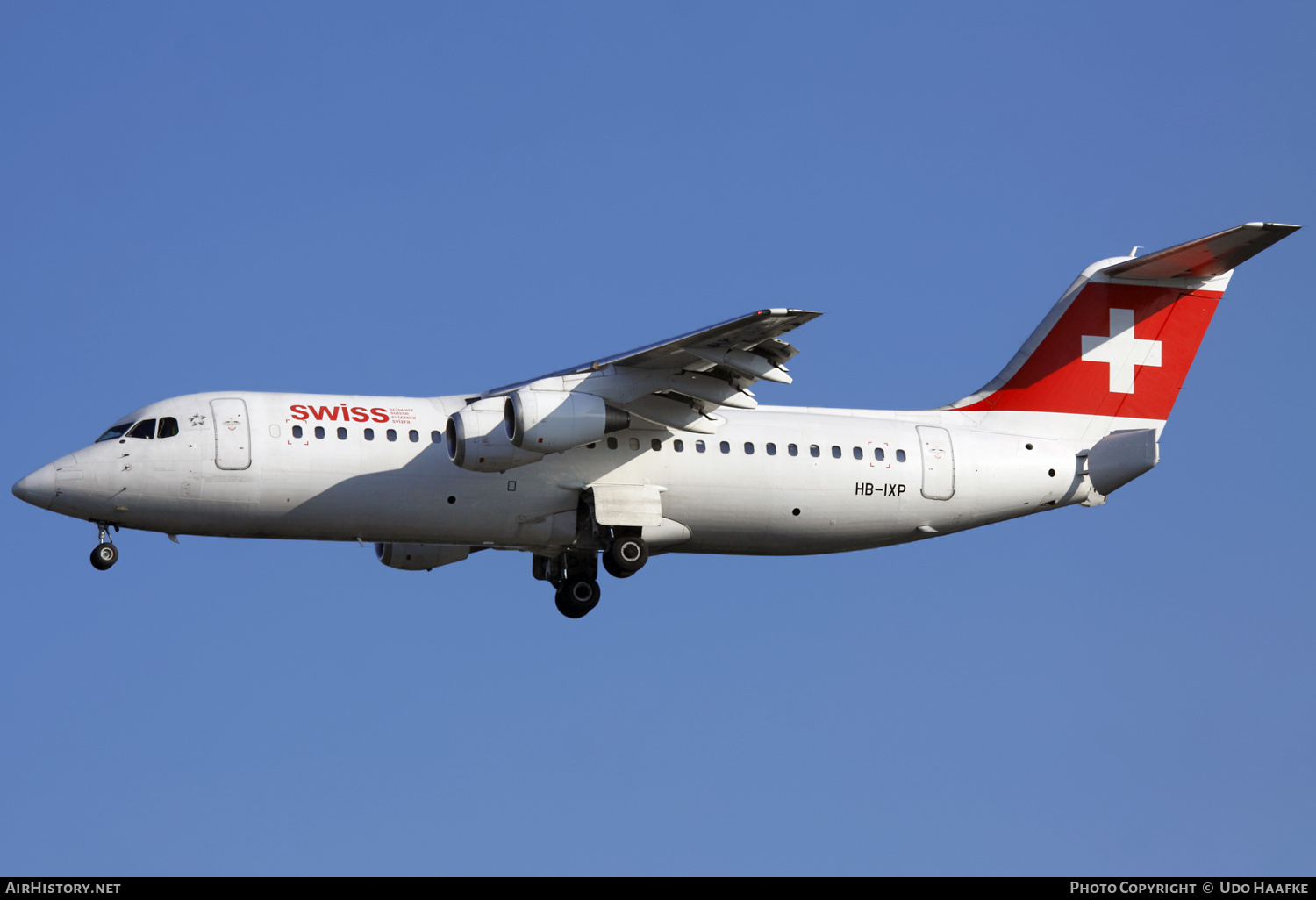 Aircraft Photo of HB-IXP | British Aerospace Avro 146-RJ100 | Swiss International Air Lines | AirHistory.net #567968