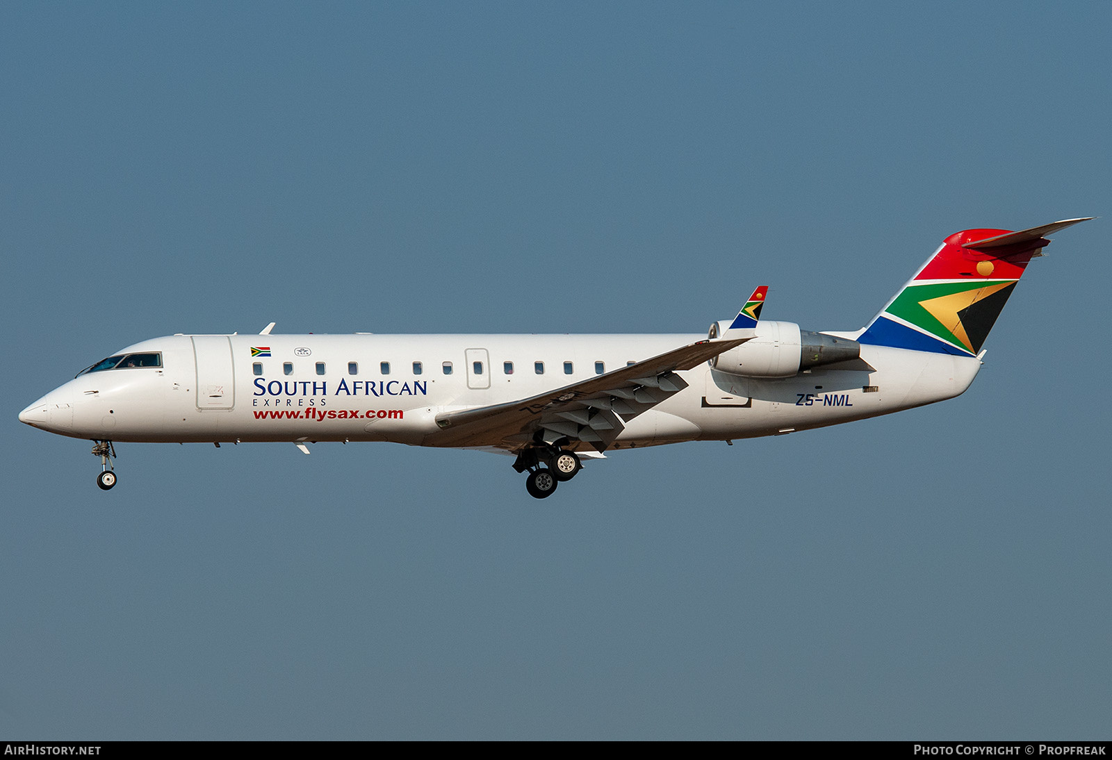 Aircraft Photo of ZS-NML | Bombardier CRJ-200ER (CL-600-2B19) | South African Express Airways - SA Express | AirHistory.net #567985