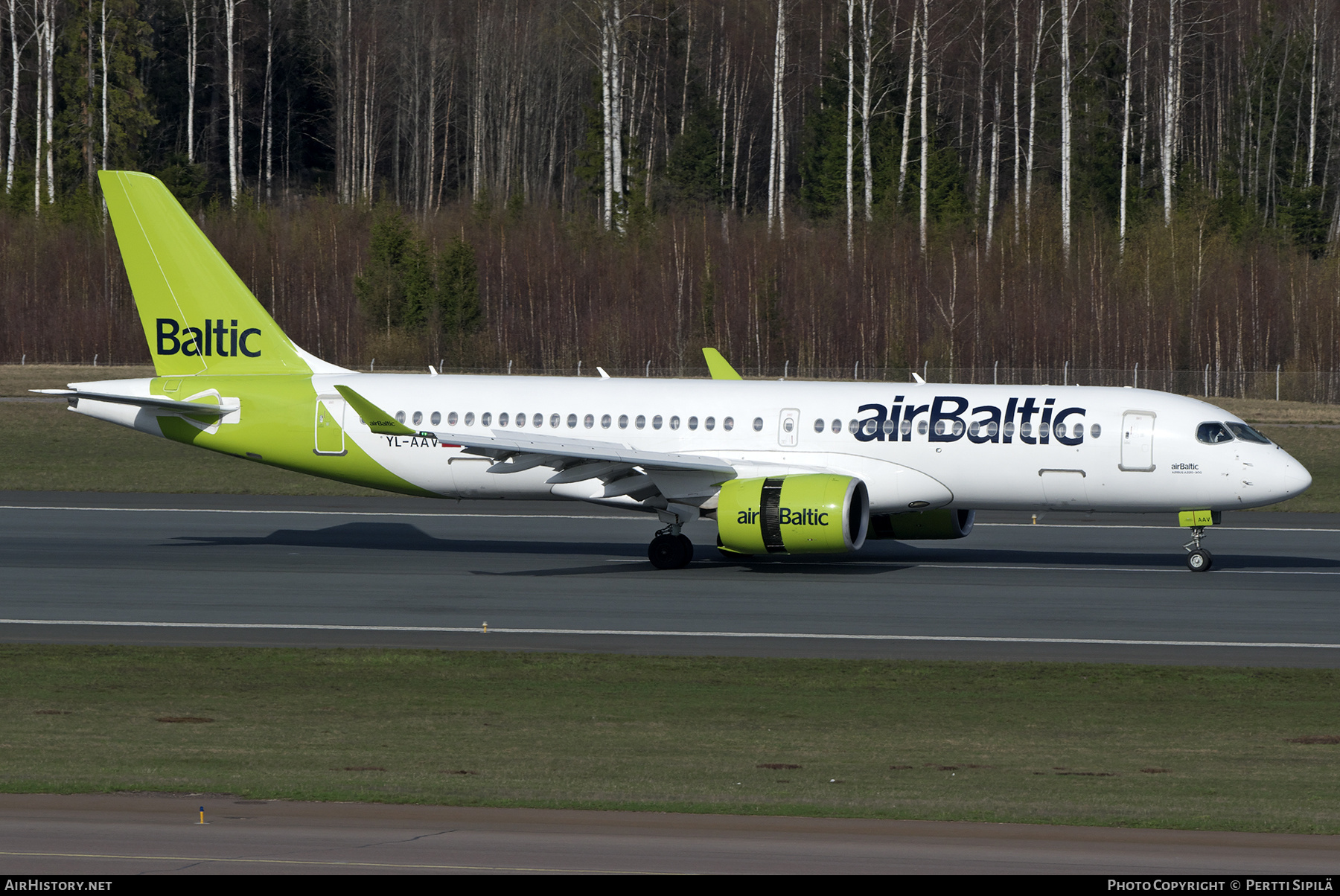 Aircraft Photo of YL-AAV | Airbus A220-371 (BD-500-1A11) | AirBaltic | AirHistory.net #568040