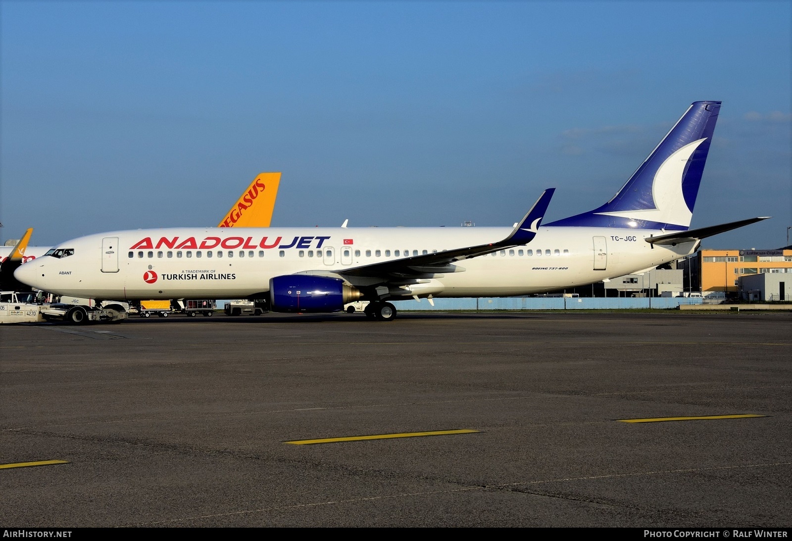 Aircraft Photo of TC-JGC | Boeing 737-8F2 | AnadoluJet | AirHistory.net #568081