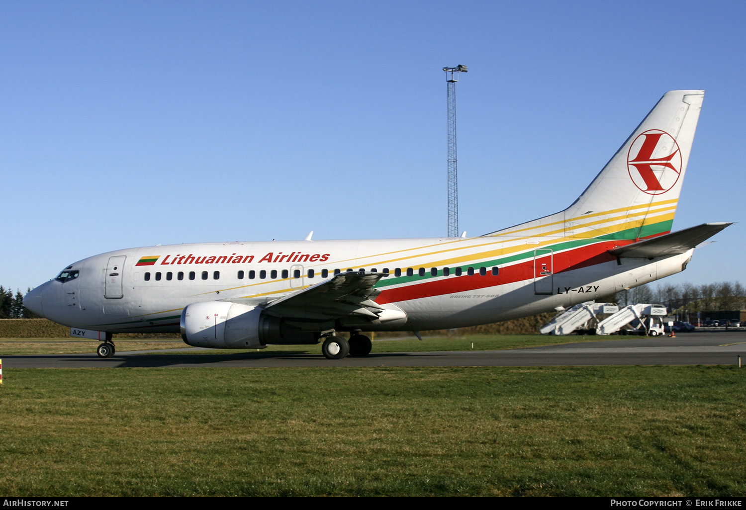 Aircraft Photo of LY-AZY | Boeing 737-548 | Lithuanian Airlines | AirHistory.net #568136