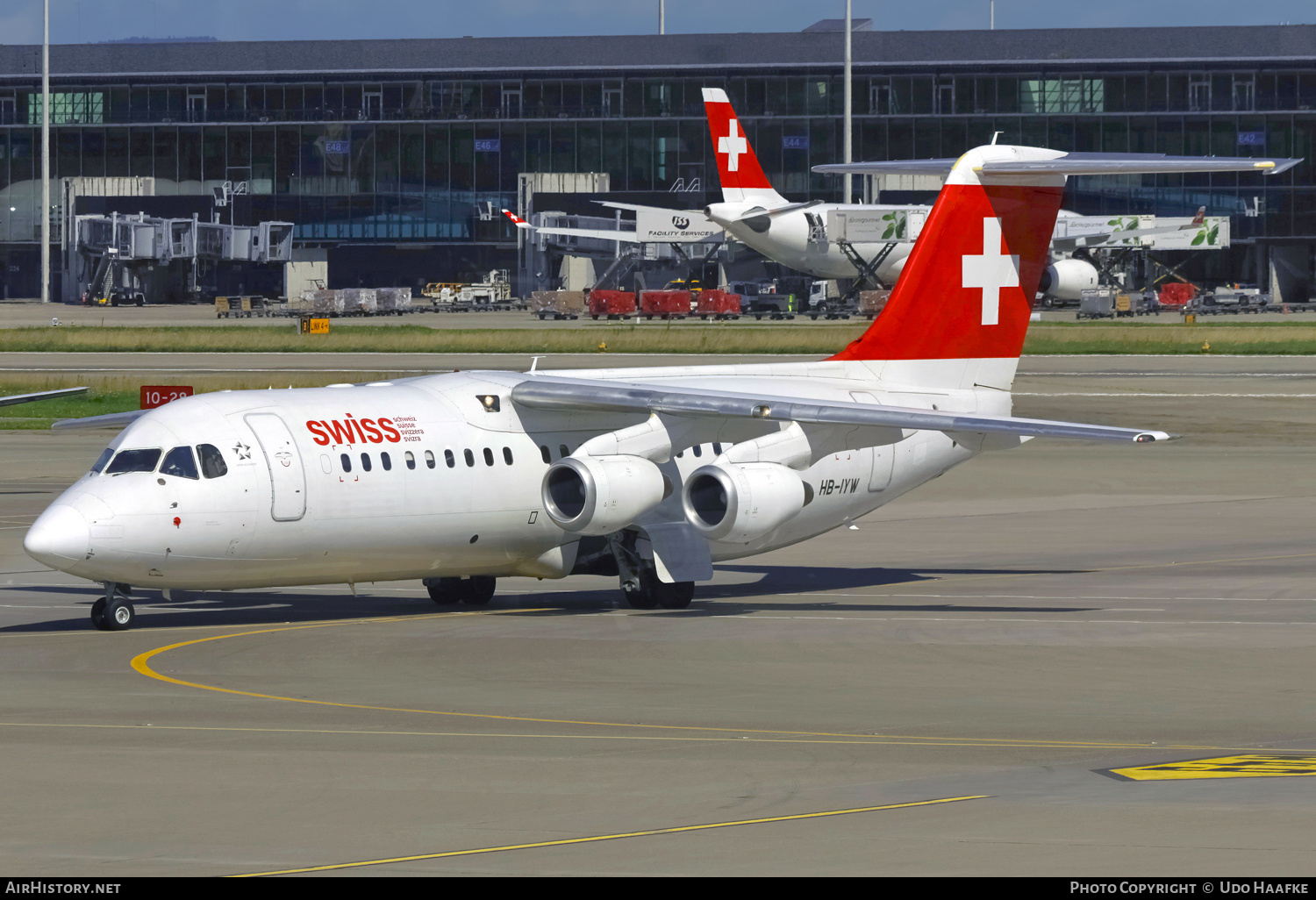 Aircraft Photo of HB-IYW | British Aerospace Avro 146-RJ100 | Swiss International Air Lines | AirHistory.net #568206