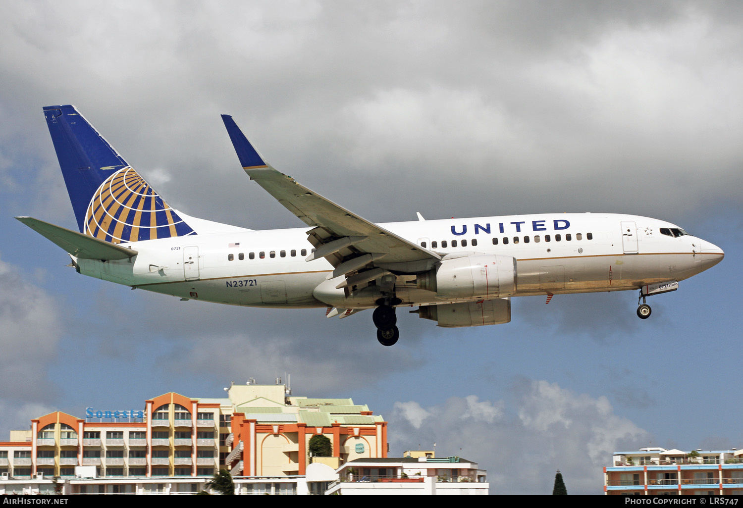 Aircraft Photo of N23721 | Boeing 737-724 | United Airlines | AirHistory.net #568238