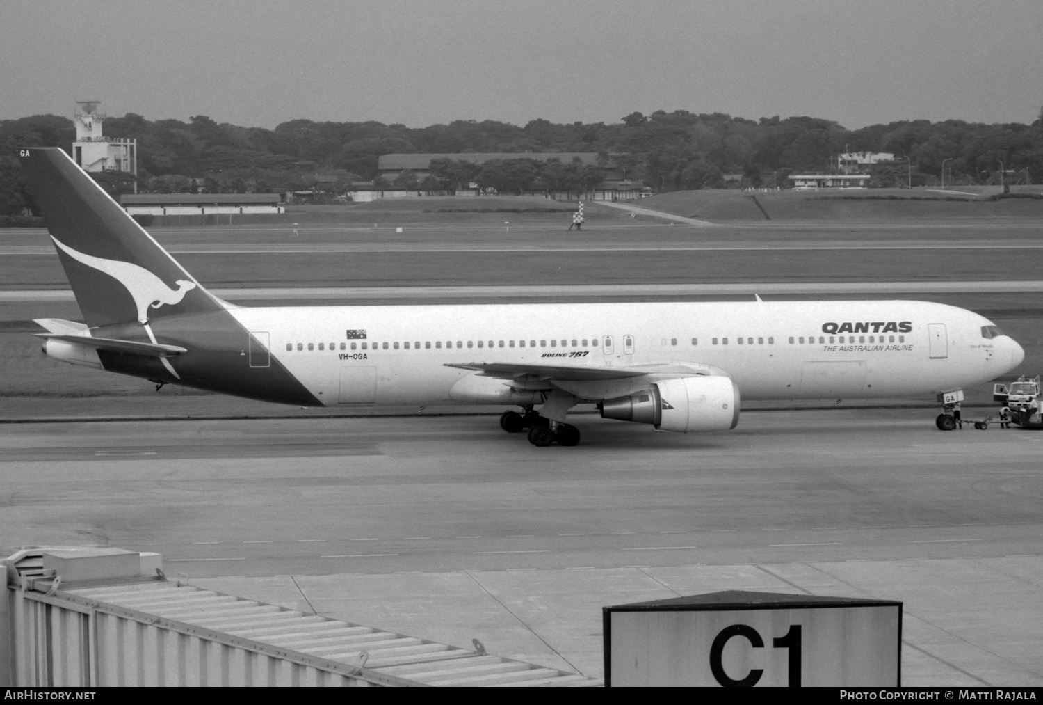 Aircraft Photo of VH-OGA | Boeing 767-338/ER | Qantas | AirHistory.net #568423