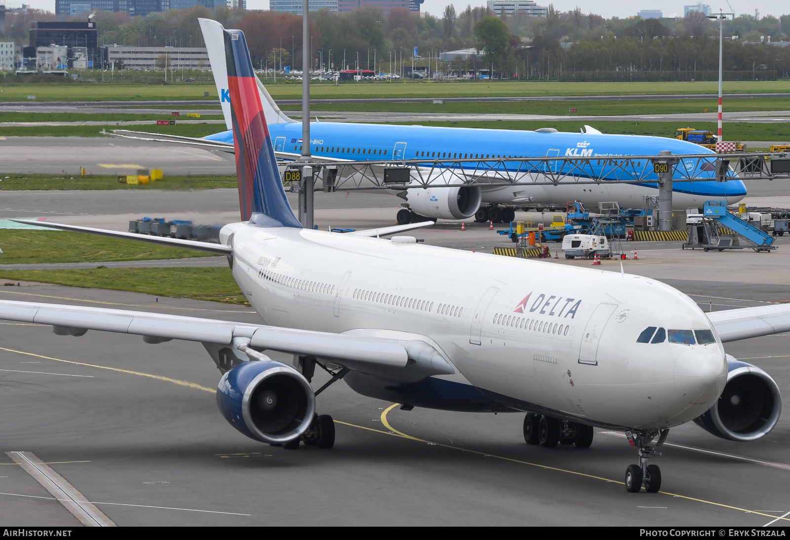 Aircraft Photo of N828NW | Airbus A330-302 | Delta Air Lines | AirHistory.net #568444