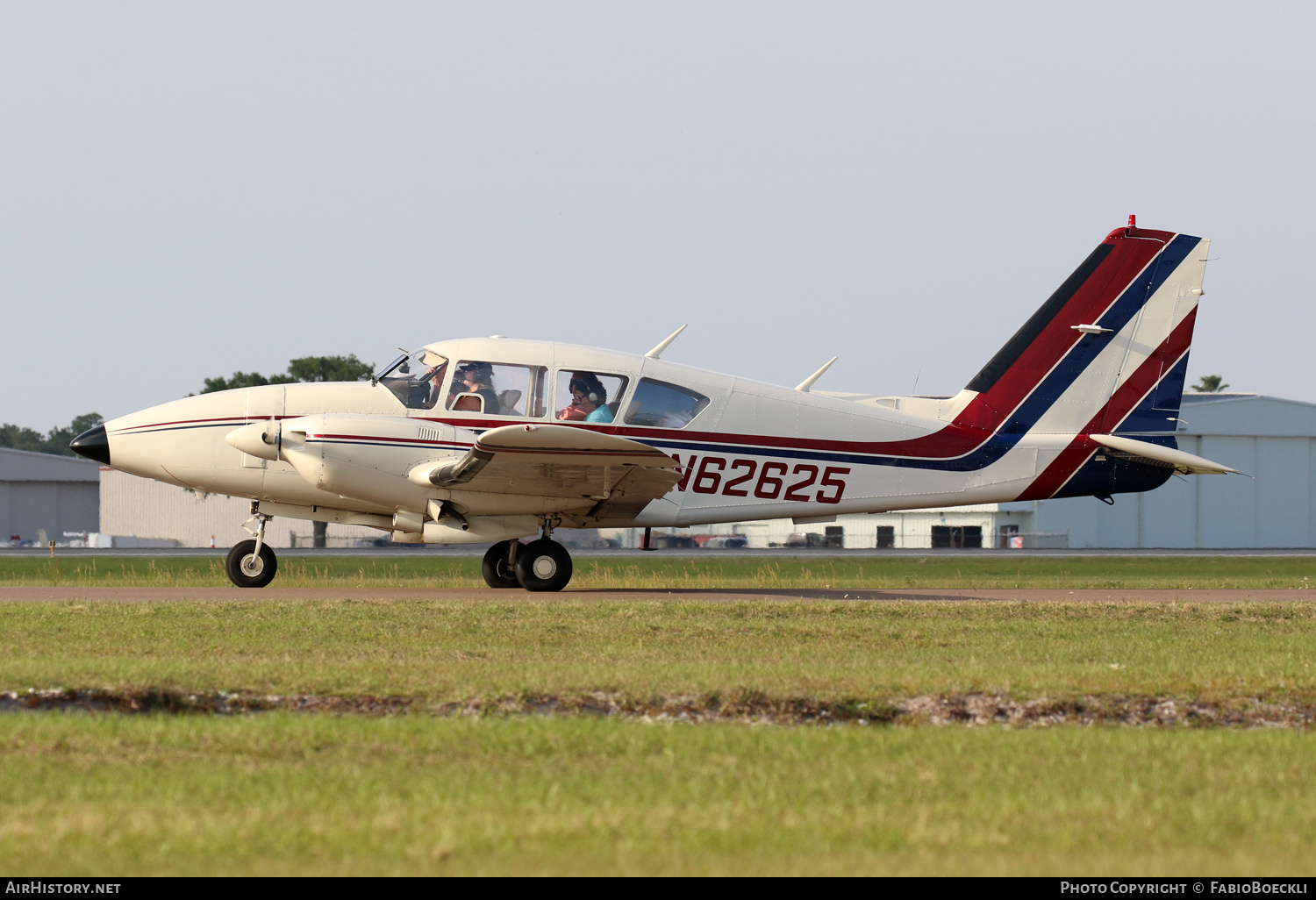 Aircraft Photo of N62625 | Piper PA-23-250 Aztec F | AirHistory.net #568448