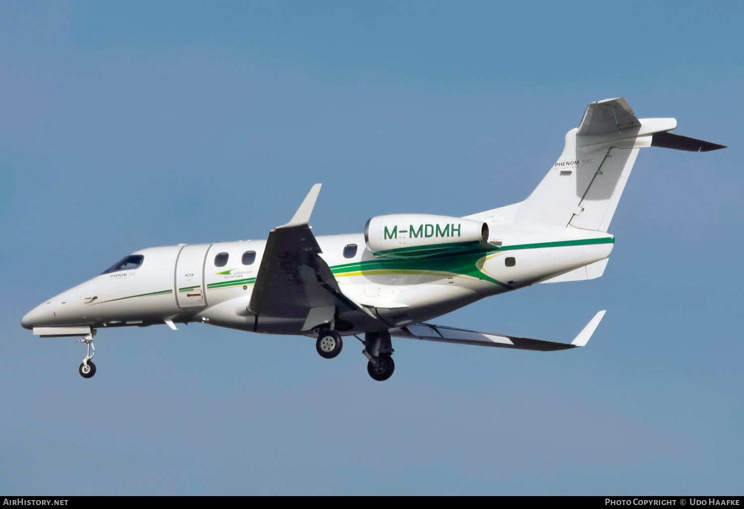 Aircraft Photo of M-MDMH | Embraer EMB-505 Phenom 300 | Herrenknecht Aviation | AirHistory.net #568462